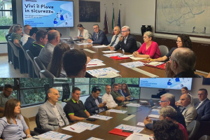 Fiume Piave, Oggi il Nuovo Vertice in Provincia con Regione, Autorità di Bacino e Prefettura: Ai Comuni un Kit di Comunicazione “Salva Vite” su Divieti e Rischi