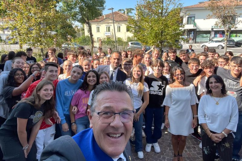 9f1687b36272682d88ef7d3481444c51